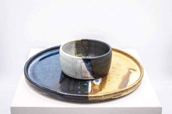 assiette en grès émaillé, émaux de haute température, thème paysage, ramequin assorti